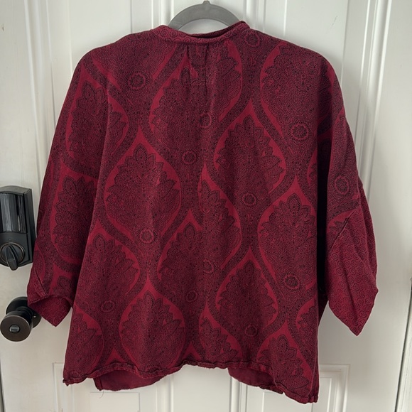 (5/$20) American Eagle Red Patterned Cardigan/ Shawl - Picture 4 of 4
